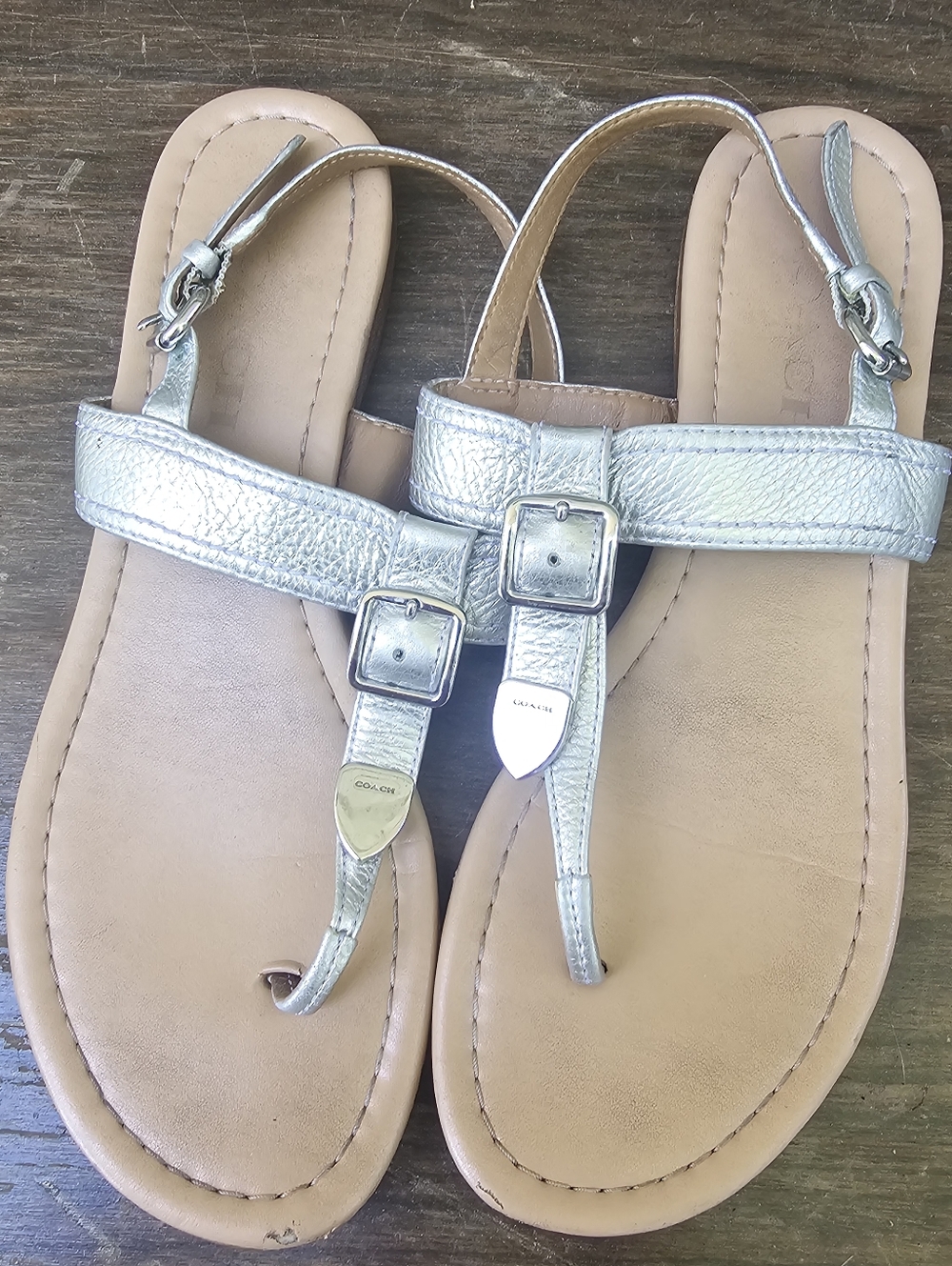 Coach 6.5 Metallic Silver Leather T-Strap Sandals Womens 6 1/2